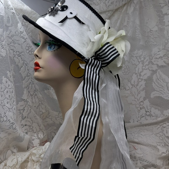 White Top Hat Fascinator, Steampunk Hat, OOAK - Picture 1 of 8